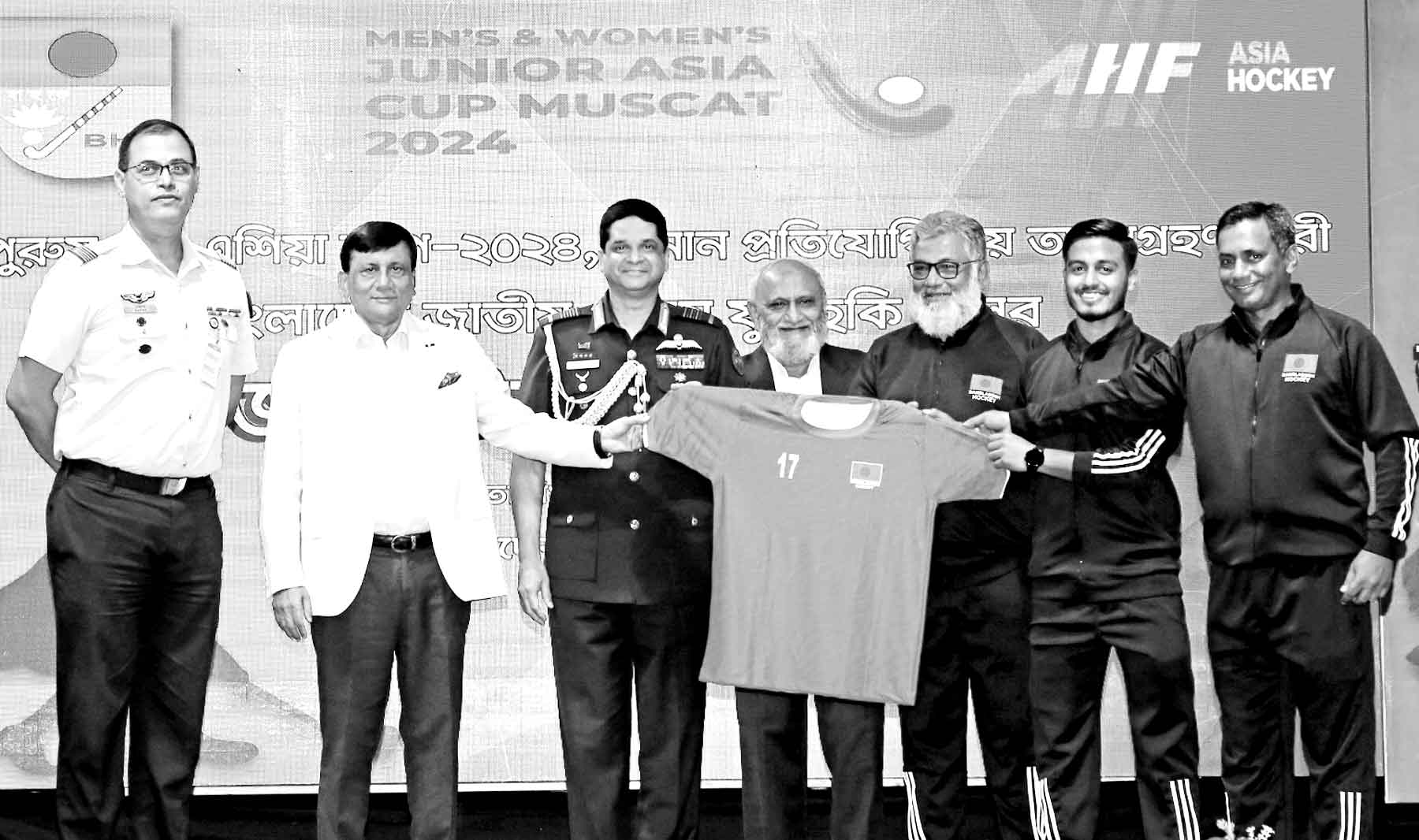 বাংলাদেশ হকি দলকে বিমান বাহিনী প্রধানের অভিনন্দন
