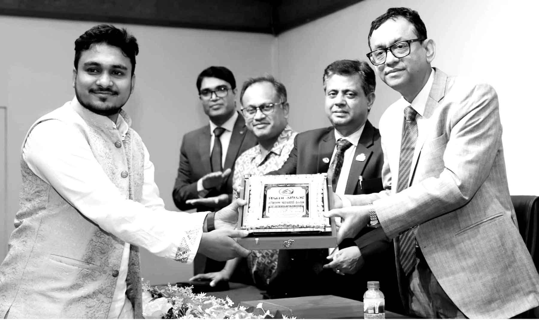 ওমর ফারুকের বিজনেস ডাইজেস্ট এক্সিলেন্স অ্যাওয়ার্ড অর্জন