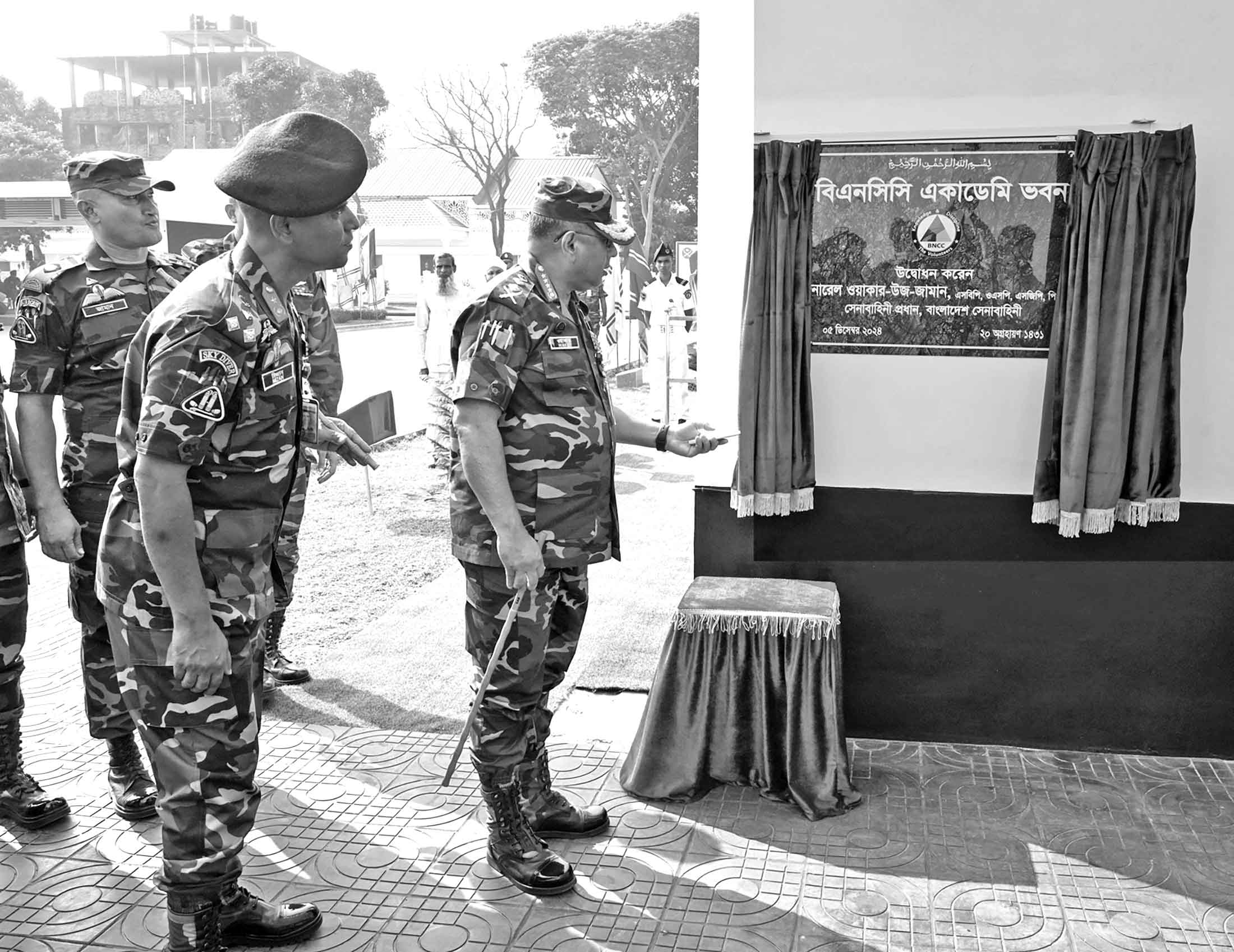 সাভারের বাইপাইলে বিএনসিসির নবনির্মিত একাডেমিক ভবন উদ্বোধন সেনাপ্রধানের