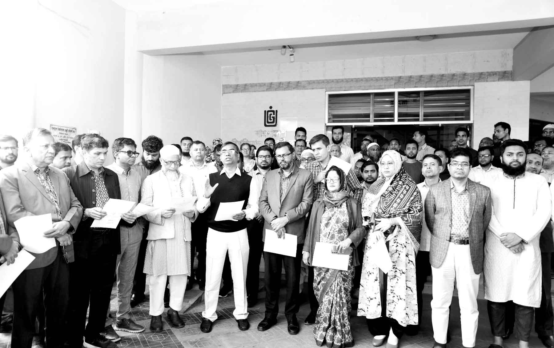 সব ক্ষেত্রে নারীর প্রতি শ্রদ্ধা প্রদর্শনের আহ্বান ইউজিসি সদস্যের