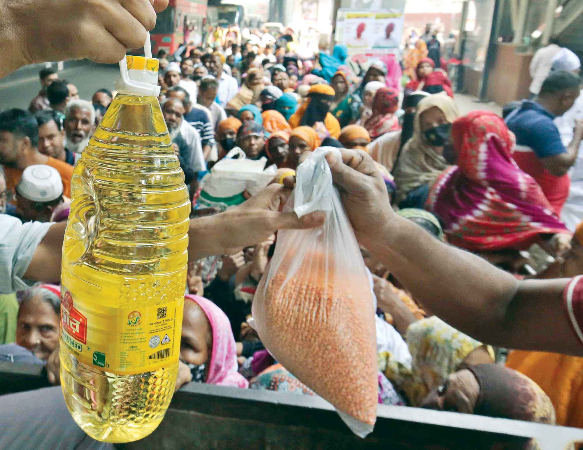 ফের নাগালের বাইরে খাদ্যপণ্য, মূল্যস্ফীতি বেড়ে ১৩.৮০%