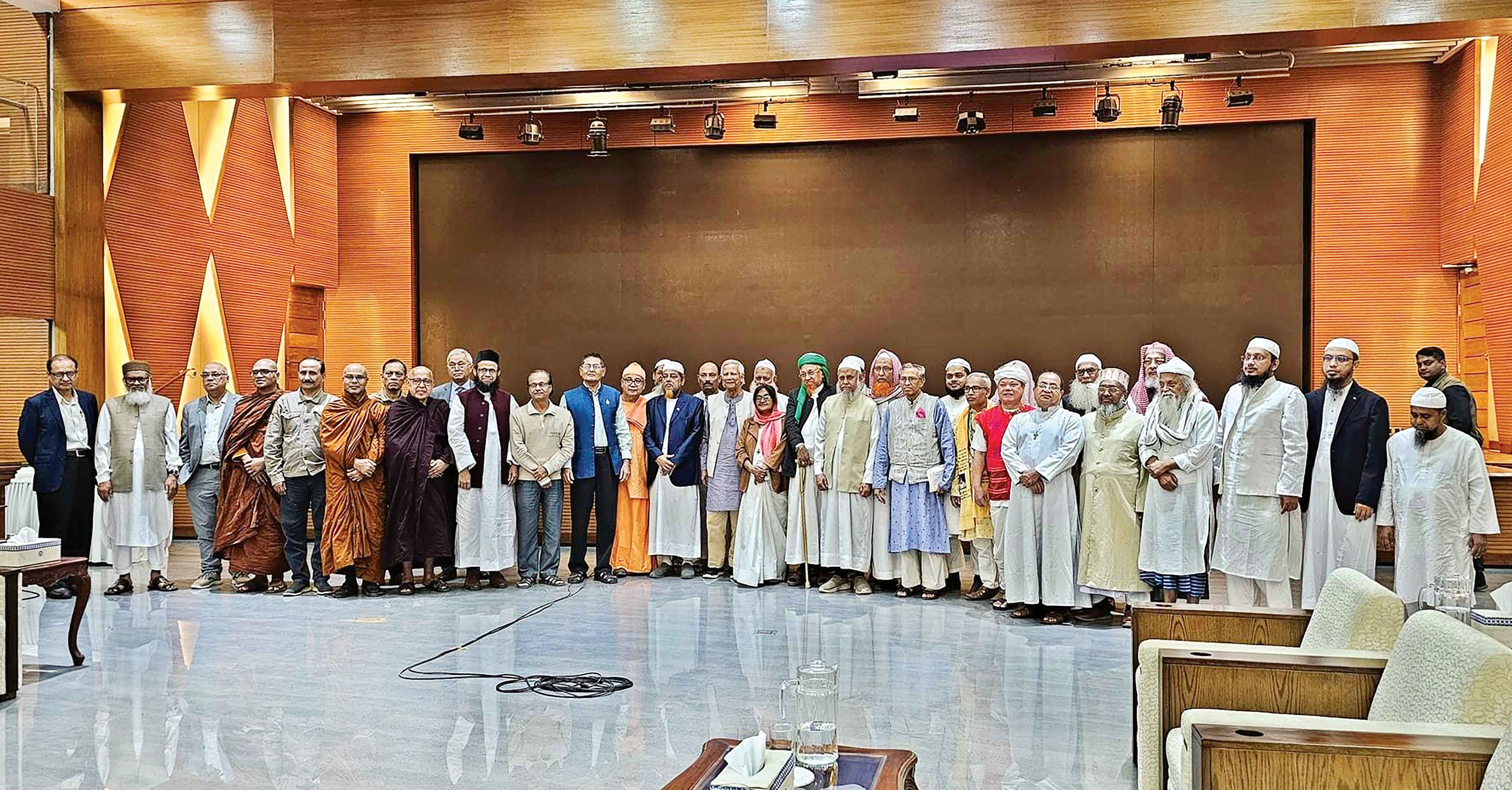 আমরা বাংলাদেশি, এক পরিবারের সদস্য