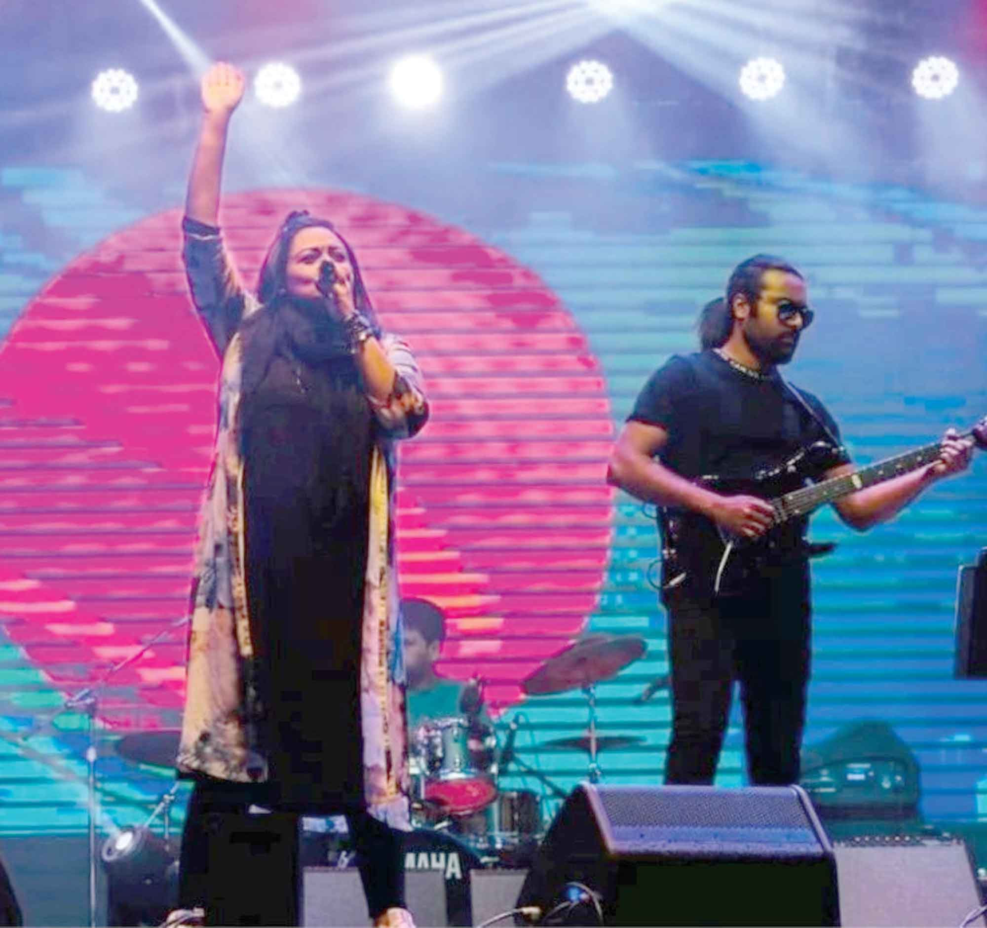 বিজয় দিবসে লন্ডন মাতাবে চিরকুট