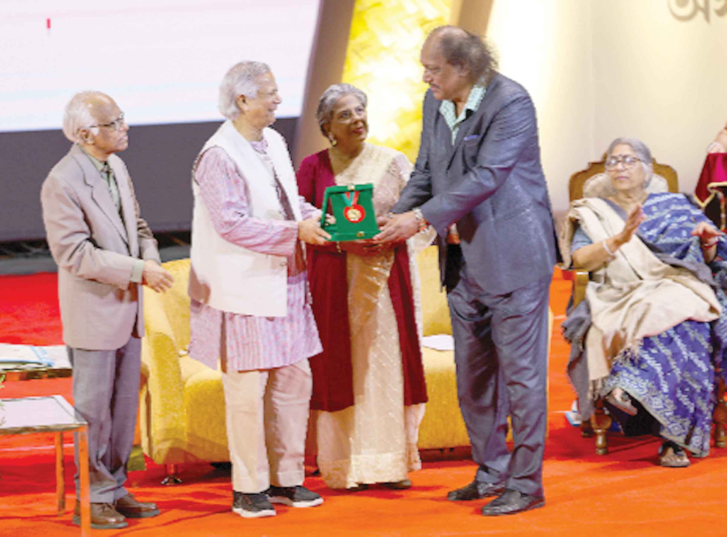 রানী হামিদ পেলেন বেগম রোকেয়া পদক