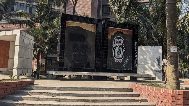 হাবিপ্রবি'র ৭০ লাখ টাকার বঙ্গবন্ধু ম্যুরাল, এখন শুধুই অপচয়!