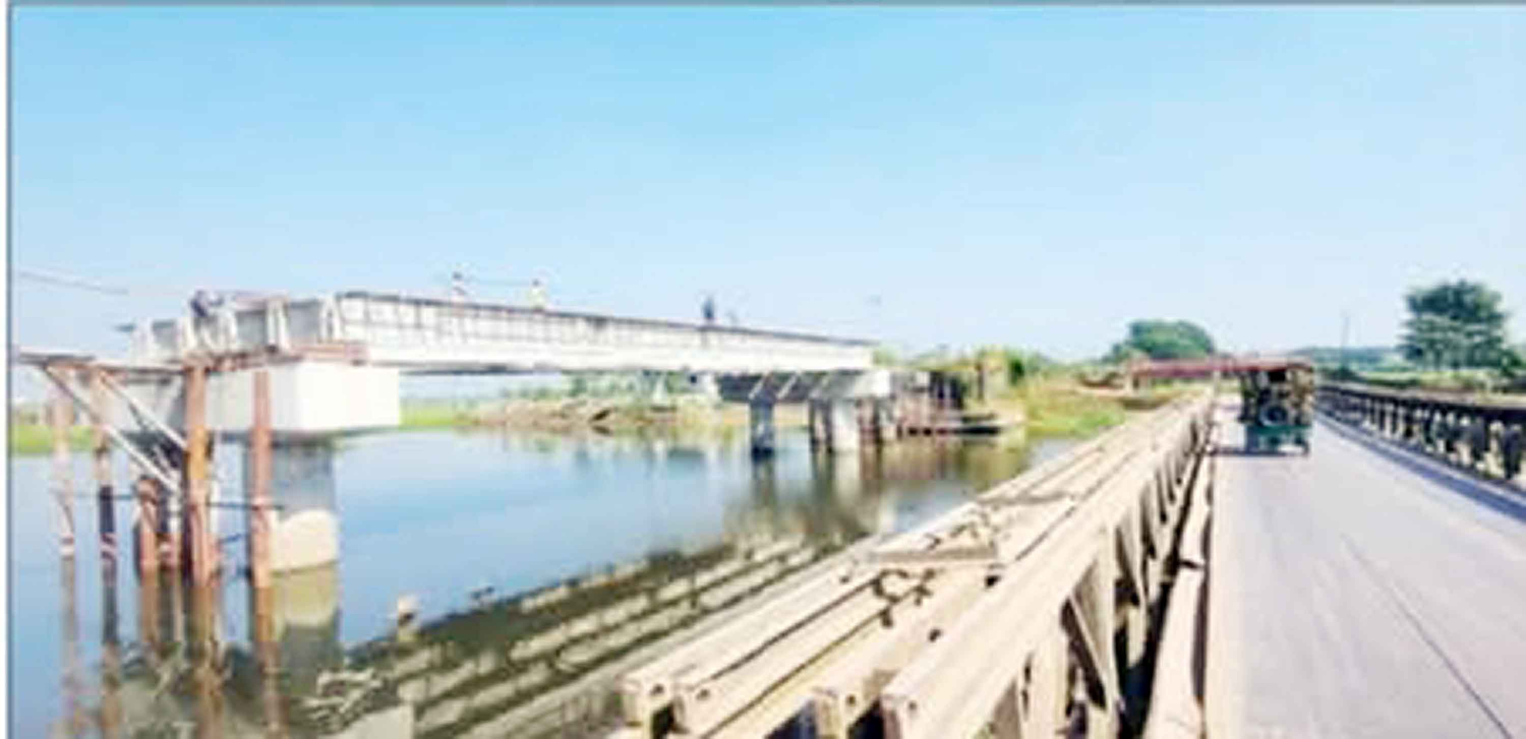 লৌহজংয়ে তিন সেতুর নির্মাণকাজে ধীরগতি