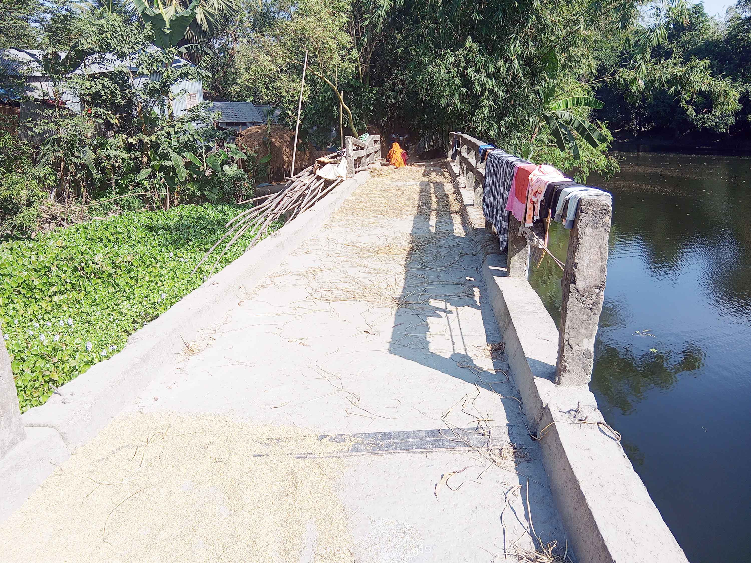 রায়গঞ্জে খালের সেতু এখন মৃতু্যফাঁদ