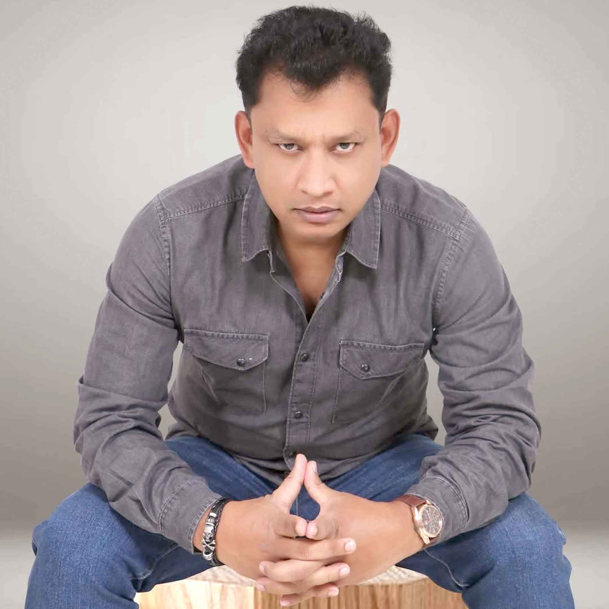 'মধ্যবিত্ত' দিয়ে বড় পর্দায় আসছেন ওমর মালিক