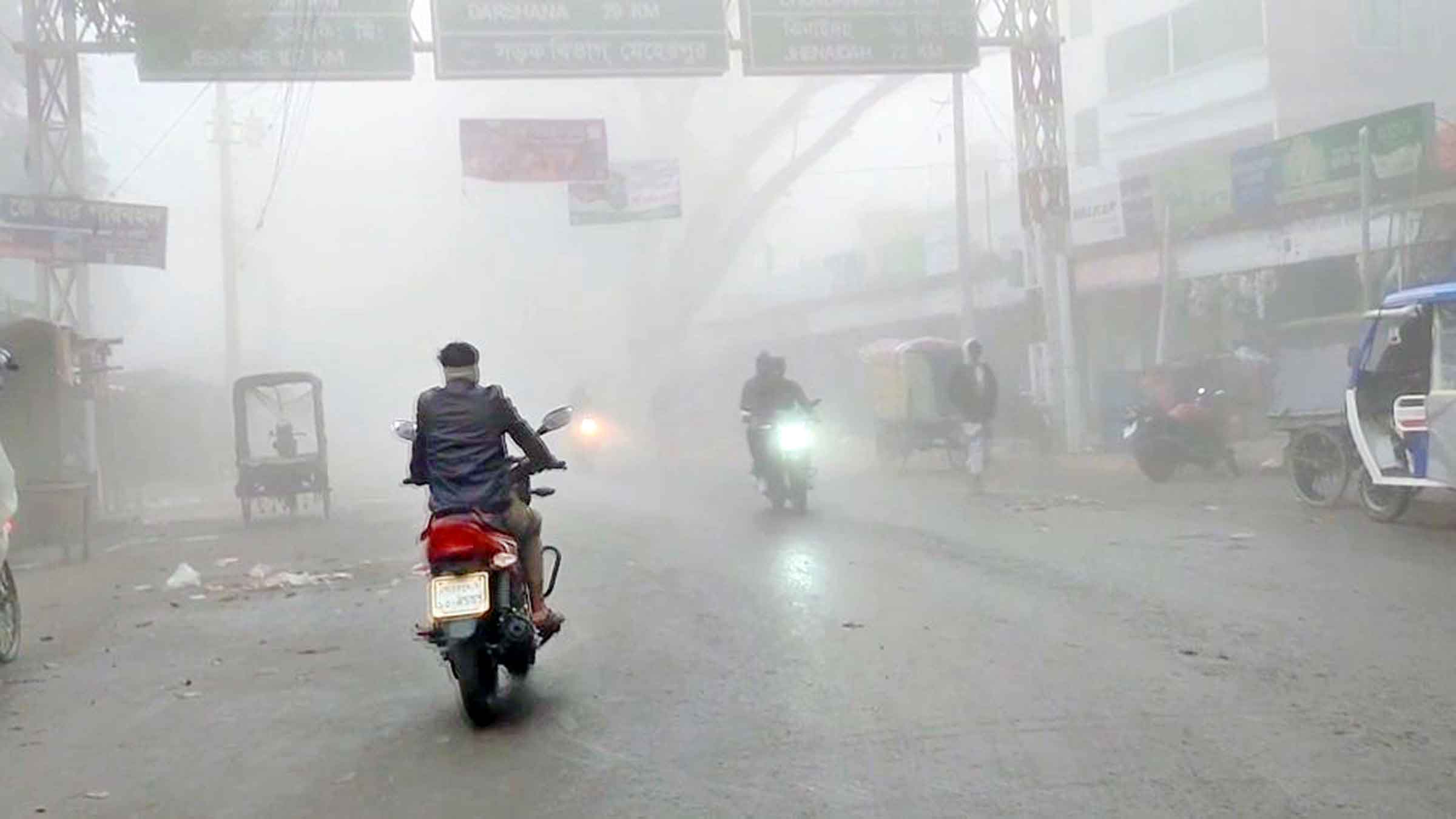 হাড়কাঁপানো শীতের সঙ্গে শৈত্যপ্রবাহ, জনজীবন স্থবির