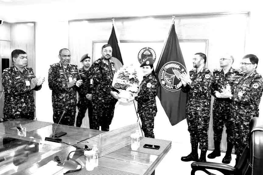 আনসারের পরিচালক পদোন্নতিপ্রাপ্ত ১৮ জনকের্ যাংক ব্যাজ পরালেন মহাপরিচালক