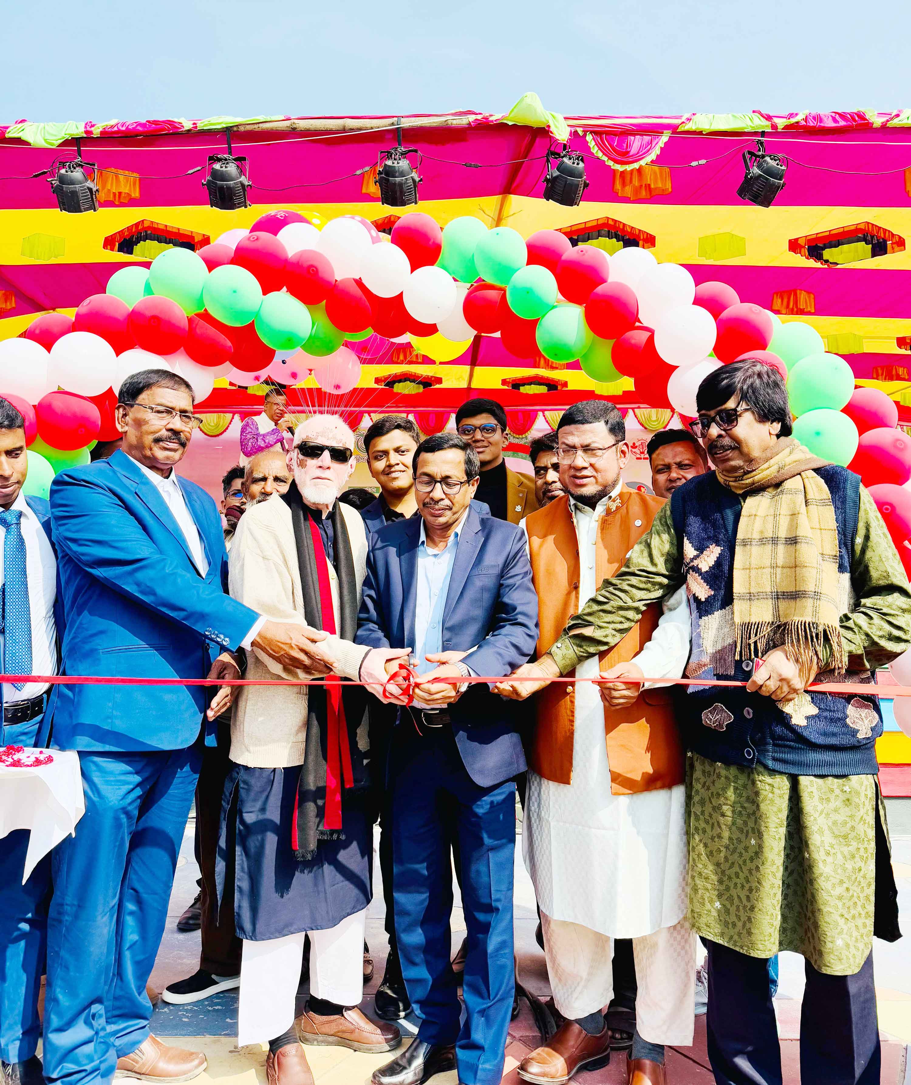 ঈশ্বরদীতে স্বপ্নদ্বীপ রিপোর্টের উদ্যোক্তা মেলা শুরু