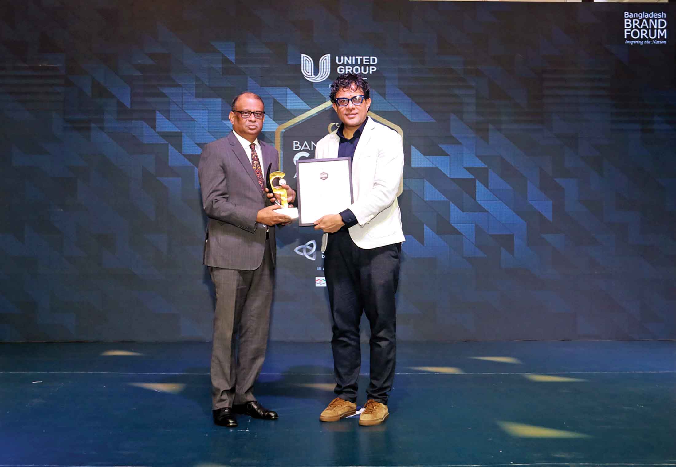 'সিইও অফ দা ইয়ার' নির্বাচিত হলেন ইস্টার্ন ব্যাংকের ইফতেখার