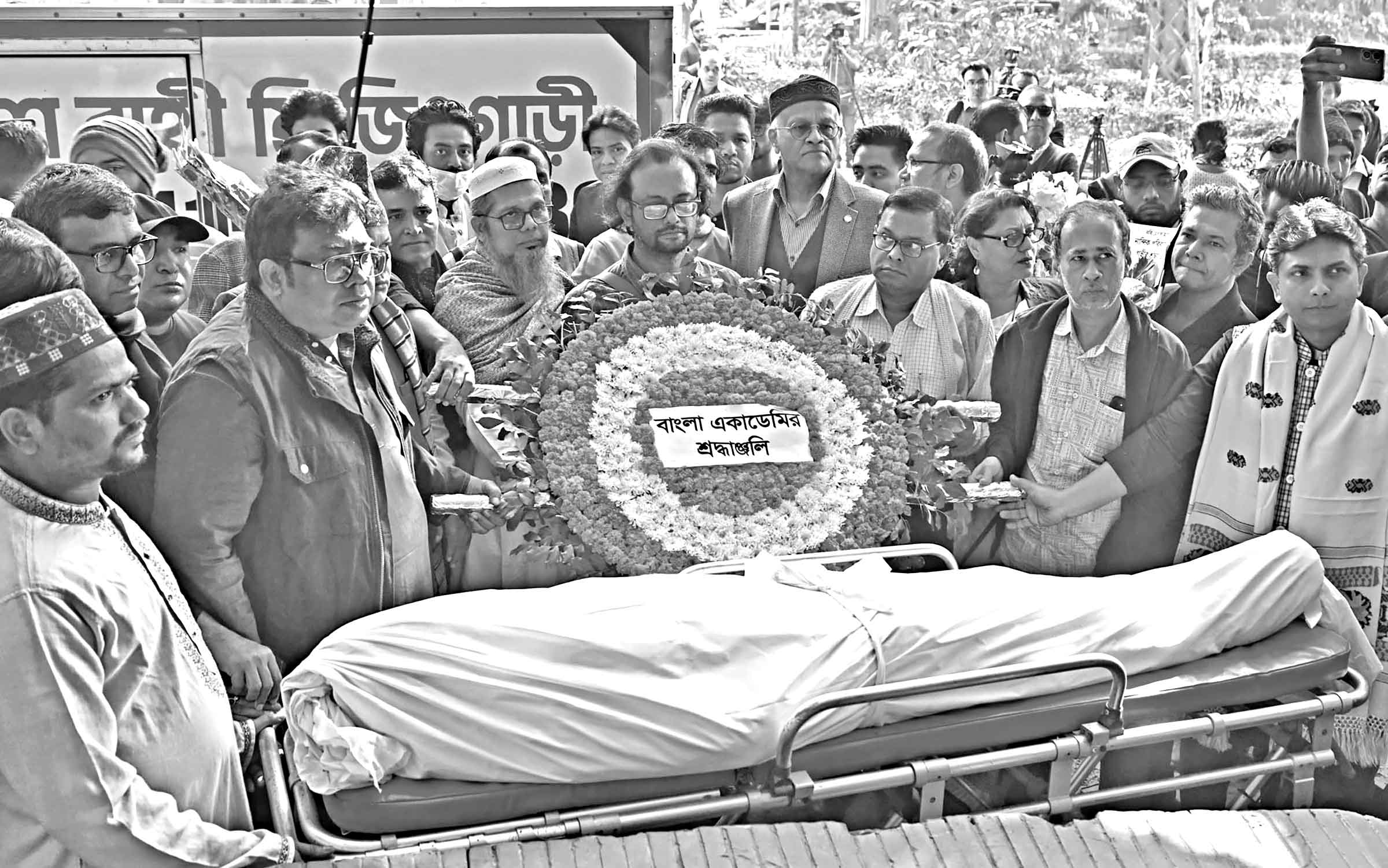 হেলাল হাফিজ : 'নিঃসঙ্গ' কবির শেষ বিদায়ে সঙ্গী ভালোবাসা