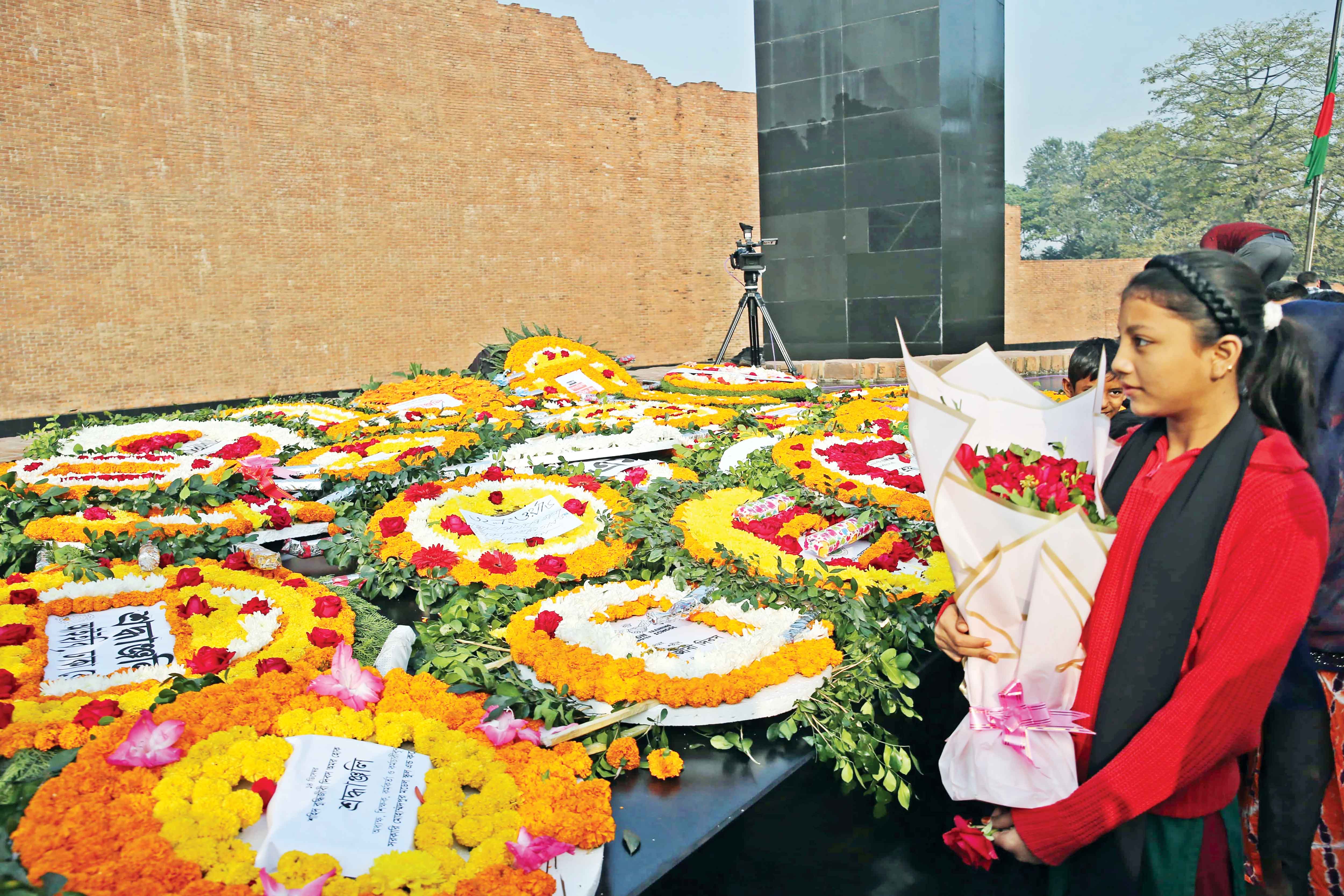 শ্রদ্ধা-ভালোবাসায় শহীদ বুদ্ধিজীবীদের স্মরণ