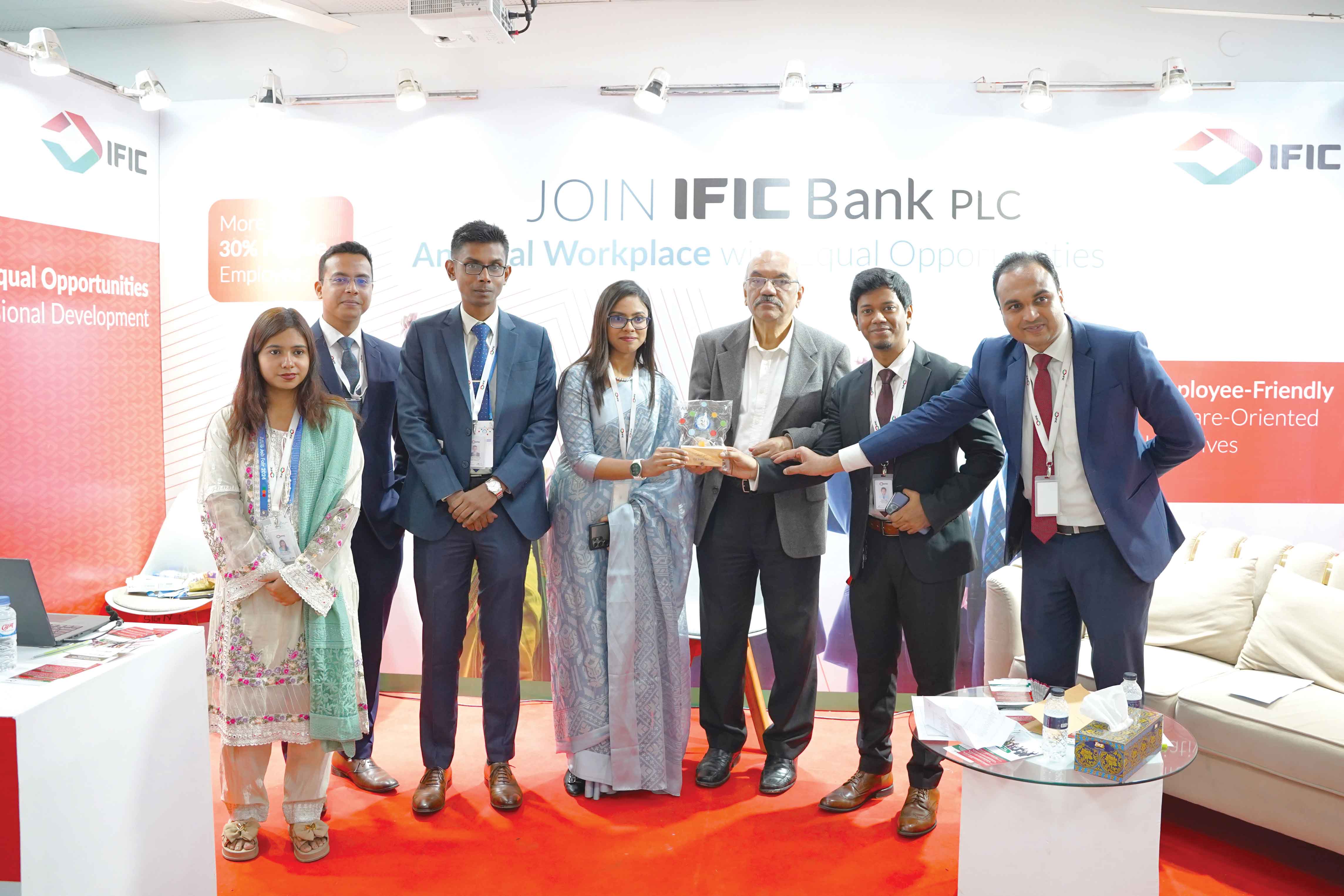 পেশাগত উন্নয়নে এআইইউবি জব ফেয়ারে আইএফআইসি ব্যাংকের অংশ গ্রহণ