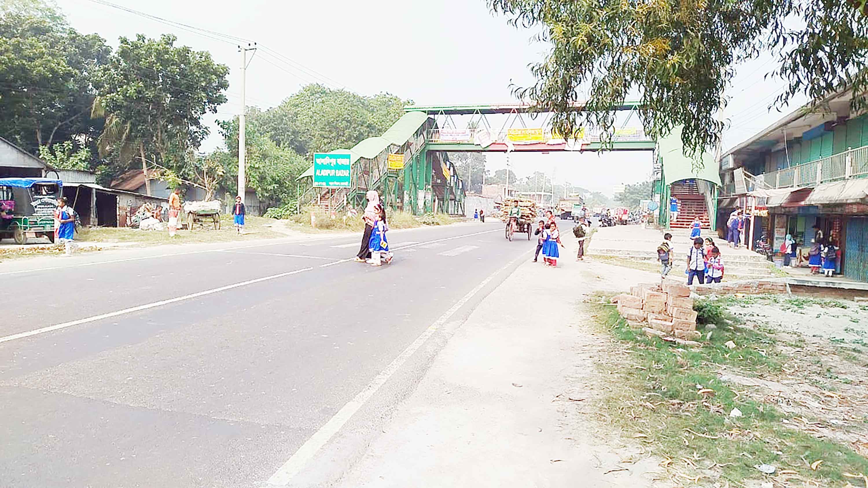 কাজে আসছে না আড়াই কোটি টাকার ওভারব্রিজ