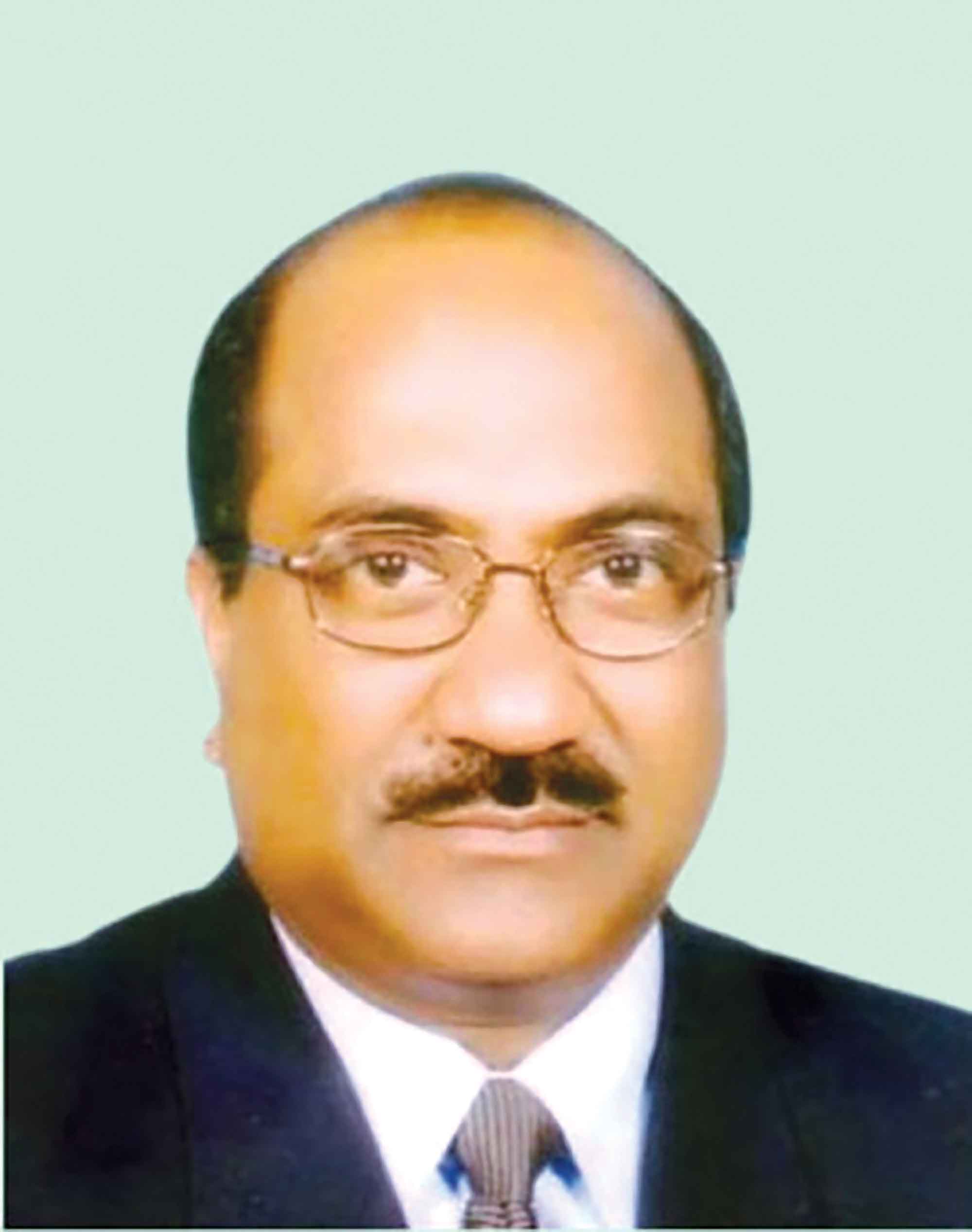 যে কারণে সপরিবারে মামলায় ফাঁসলেন এস কে সুর