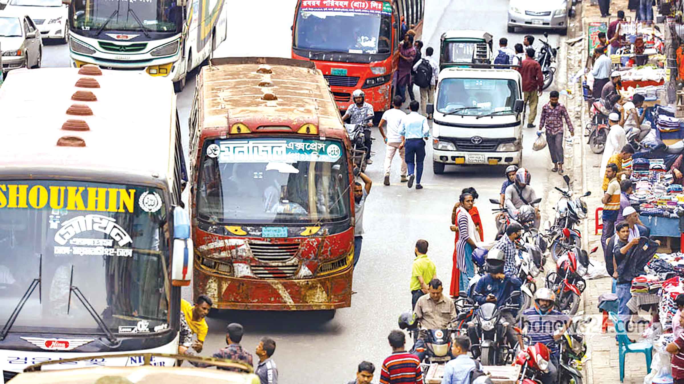বাসে নিত্যদিনের ভোগান্তি নাকাল রাজধানীবাসী