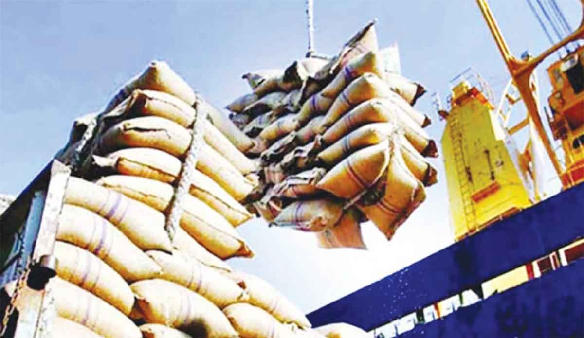 ভারতের চাল নিয়ে চট্টগ্রাম বন্দরে ভিড়ল জাহাজ