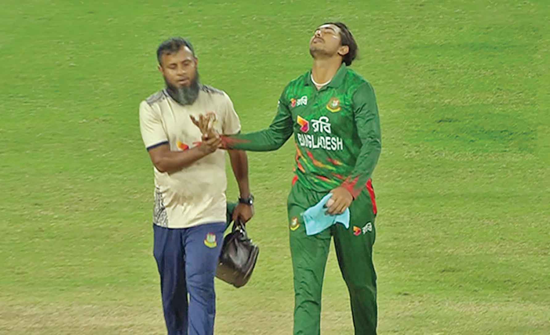 বিশেষজ্ঞ ডাক্তার দেখাবেন সৌম্য, খেলতে পারবেন বিপিএলে?