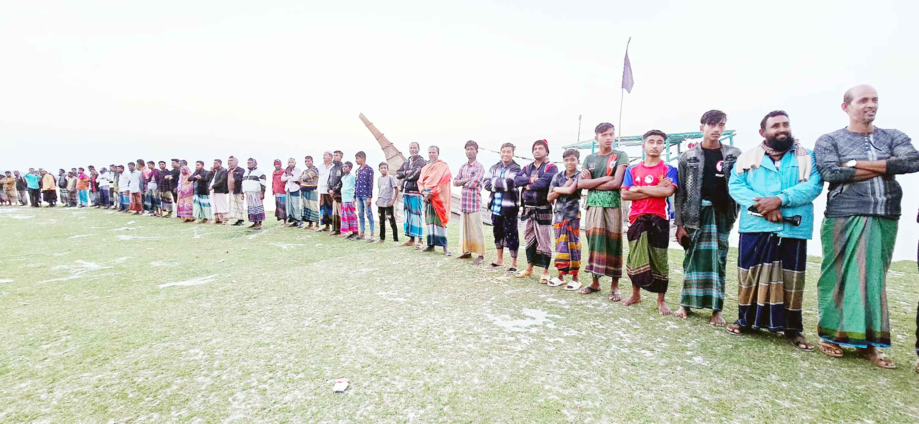 রাঙ্গাবালীতে জেলেদের মানববন্ধন