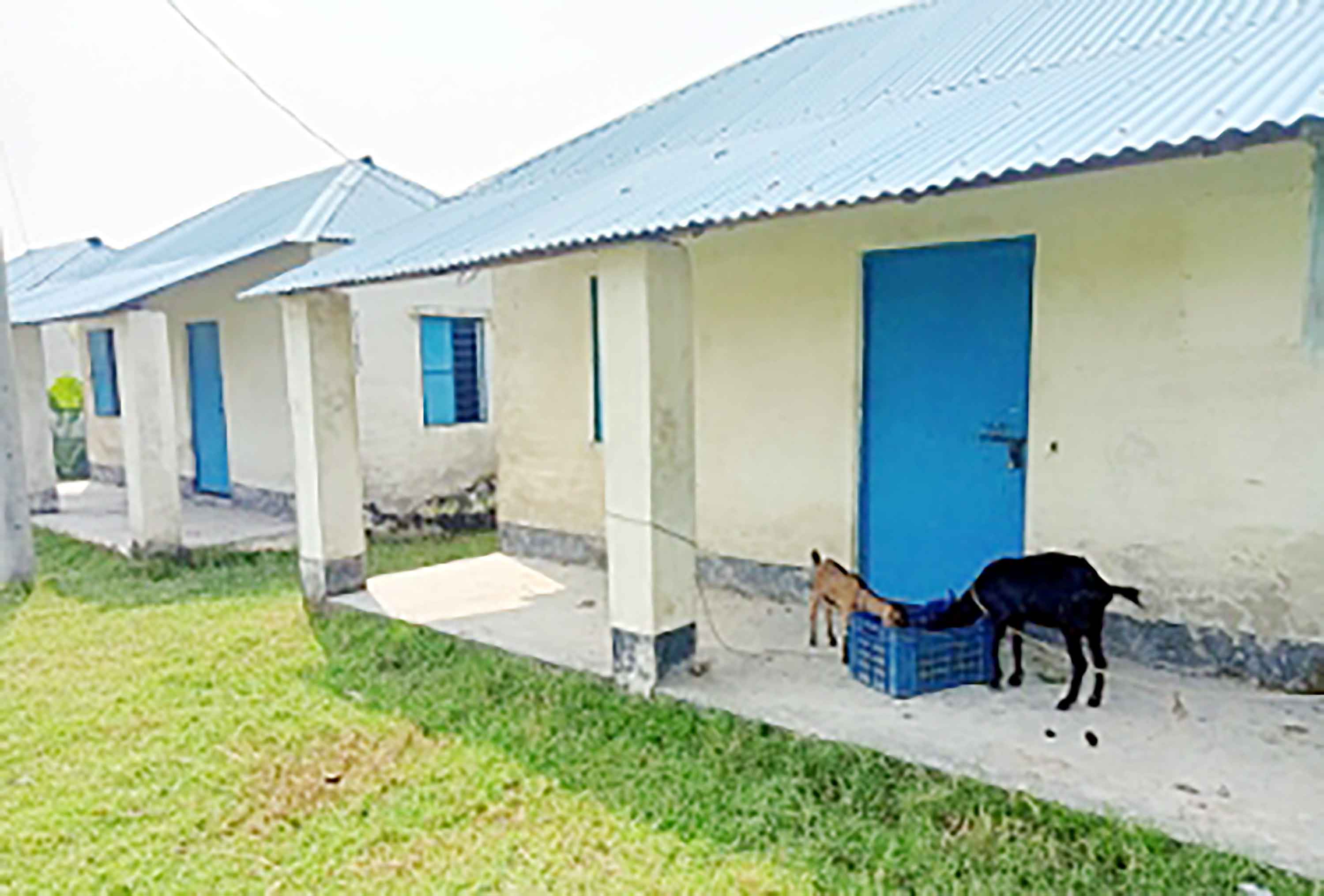 রূপসায় আশ্রয়ণের অধিকাংশ ঘরে তালা, থাকেন না বরাদ্দপ্রাপ্তরা