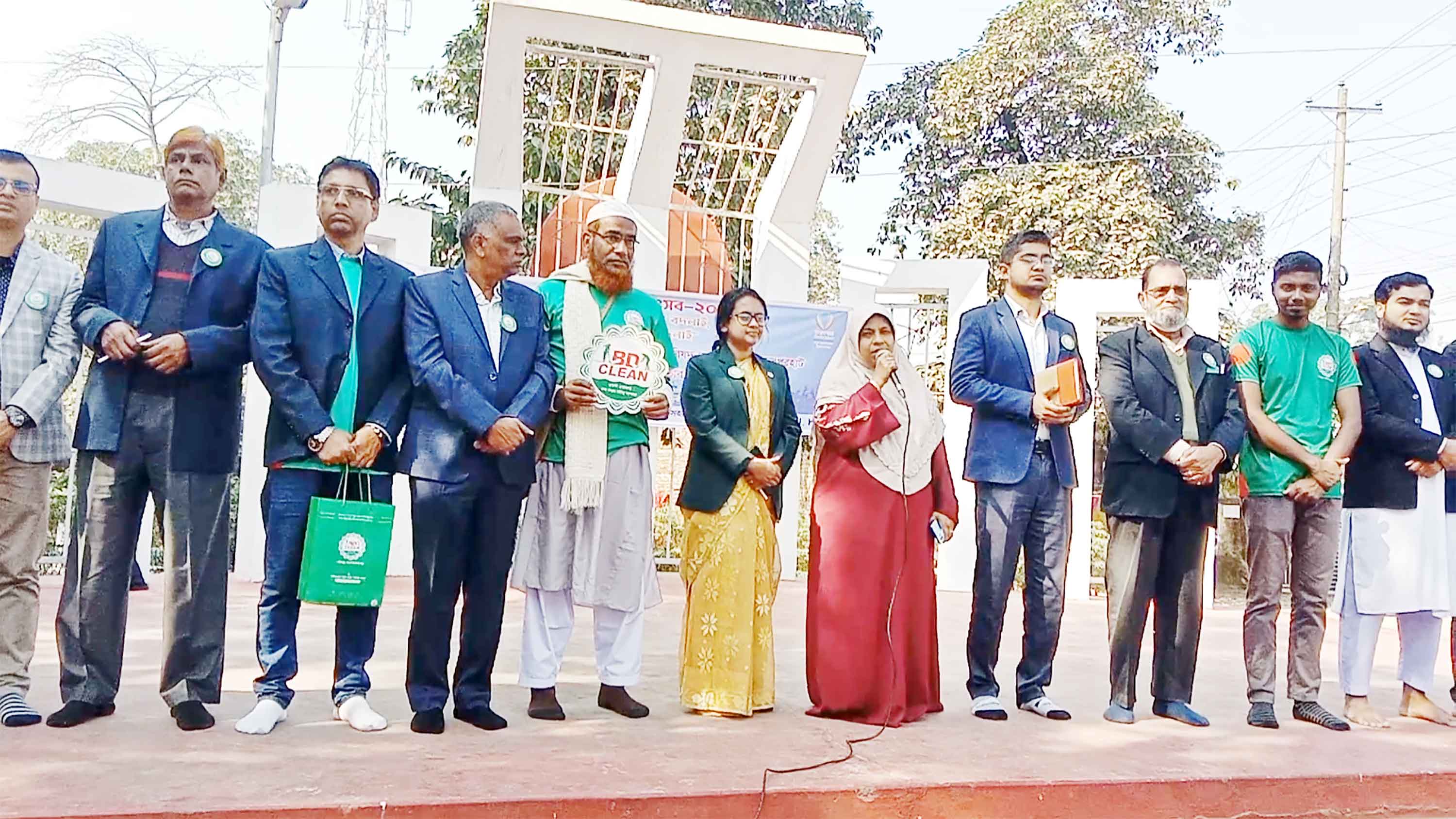 কালাইয়ে পরিচ্ছন্নতা অভিযানের উদ্বোধন করেন জেলা প্রশাসক