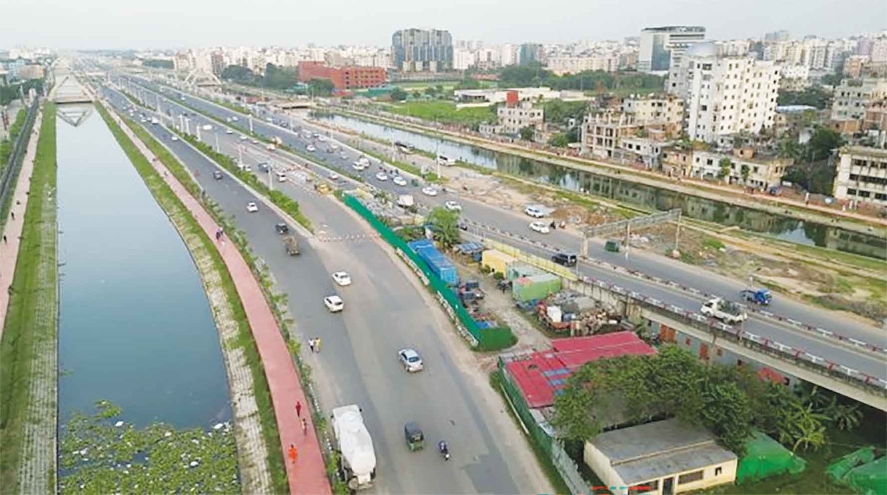 পূর্বাচল ৩০০ ফিট সড়ক যেন ভয়ংকর মৃতু্যফাঁদ