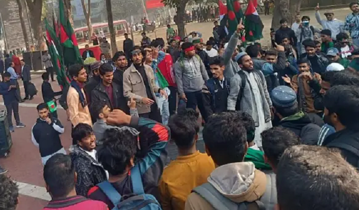 ‘দিল্লী না ঢাকা, ঢাকা-ঢাকা’ স্লোগানে মুখর শহীদ মিনার
