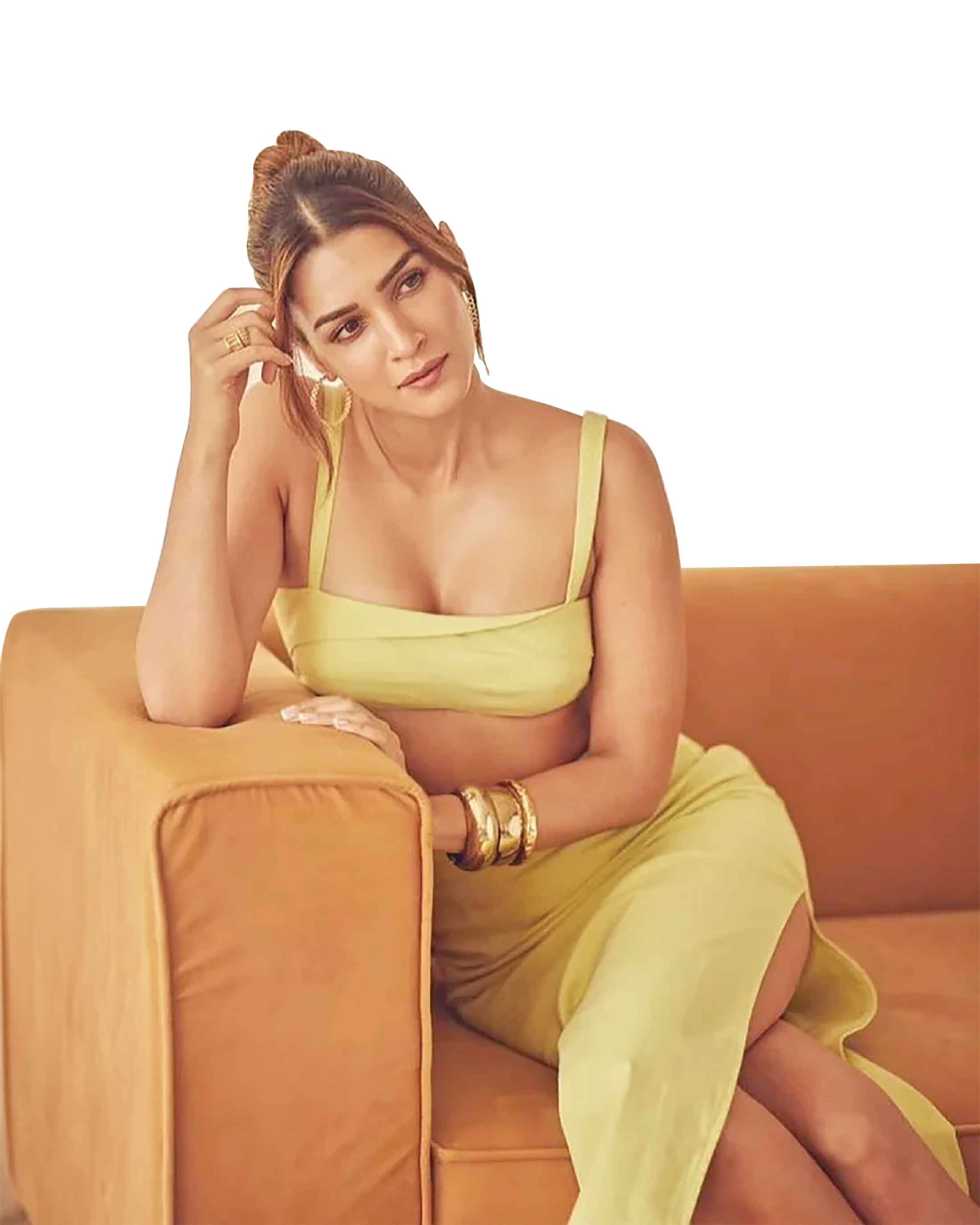 ছক ভাঙার মিশনে কৃতি শ্যানন