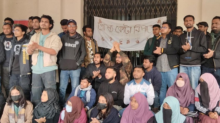 বির প্রশাসনিক ভবনে তালা, অবরুদ্ধ দুই উপ-উপাচার্য  