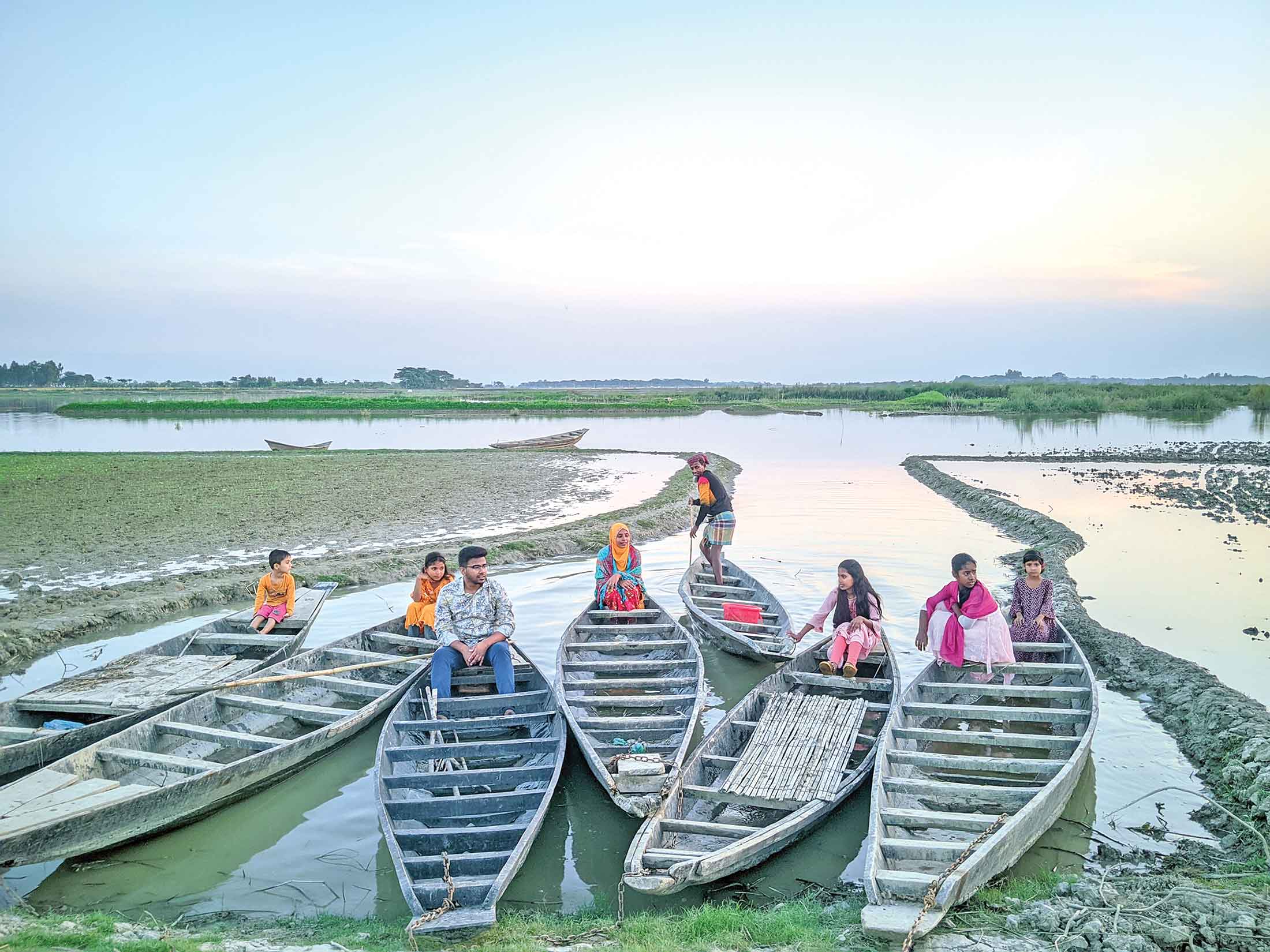 হাওড়ের বুকে শীতের বিকালের সৌন্দর্য