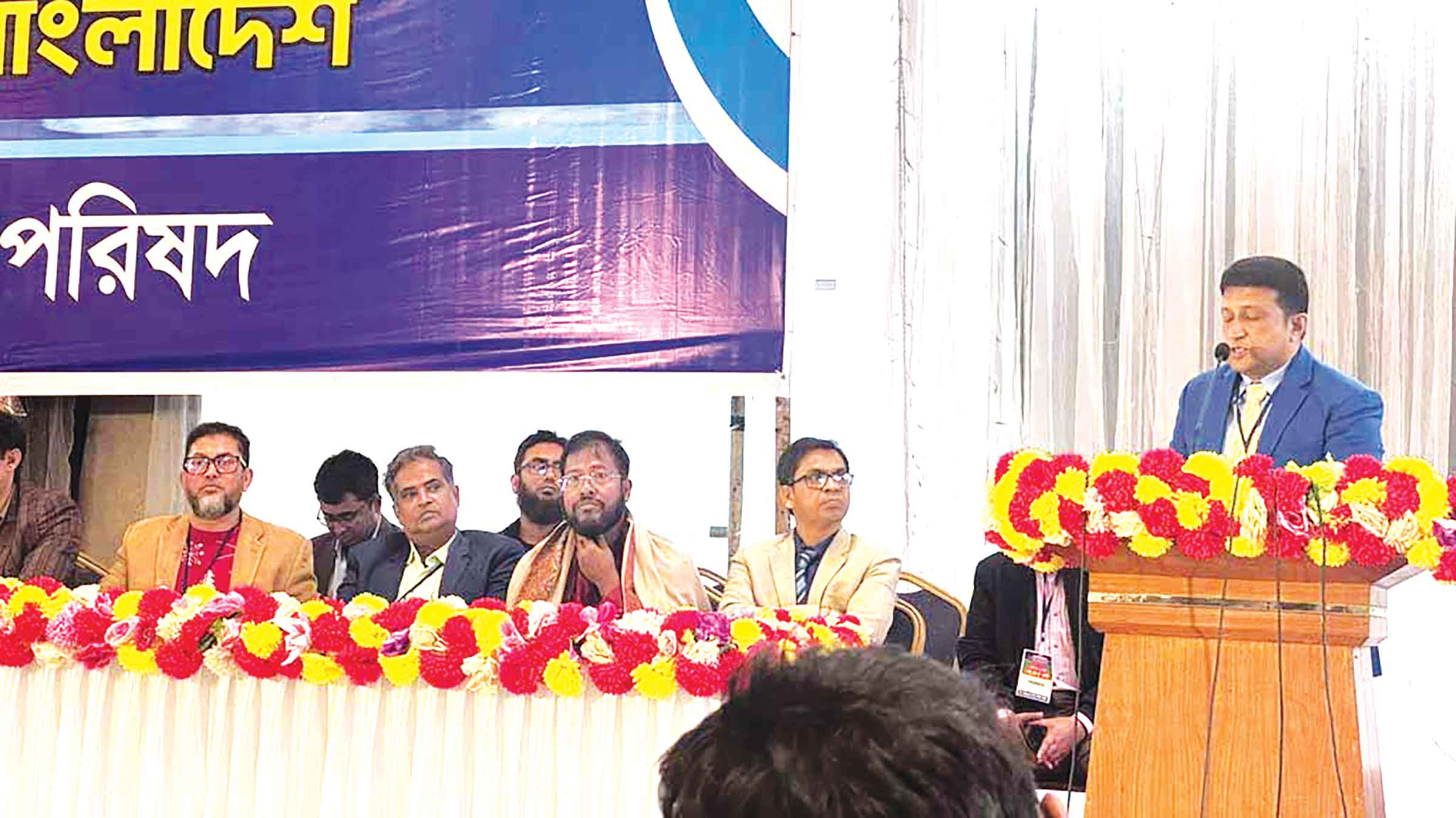 মন্ত্রণালয়ের নেতৃত্বে 'অদক্ষরা' পরিবর্তন চায় ২৫ ক্যাডার