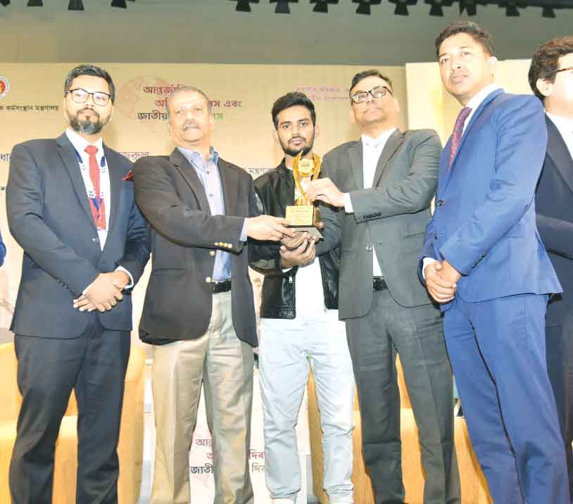 টপ টেন রেমিট্যান্স অ্যাওয়ার্ড পেয়েছে এনসিসি ব্যাংক
