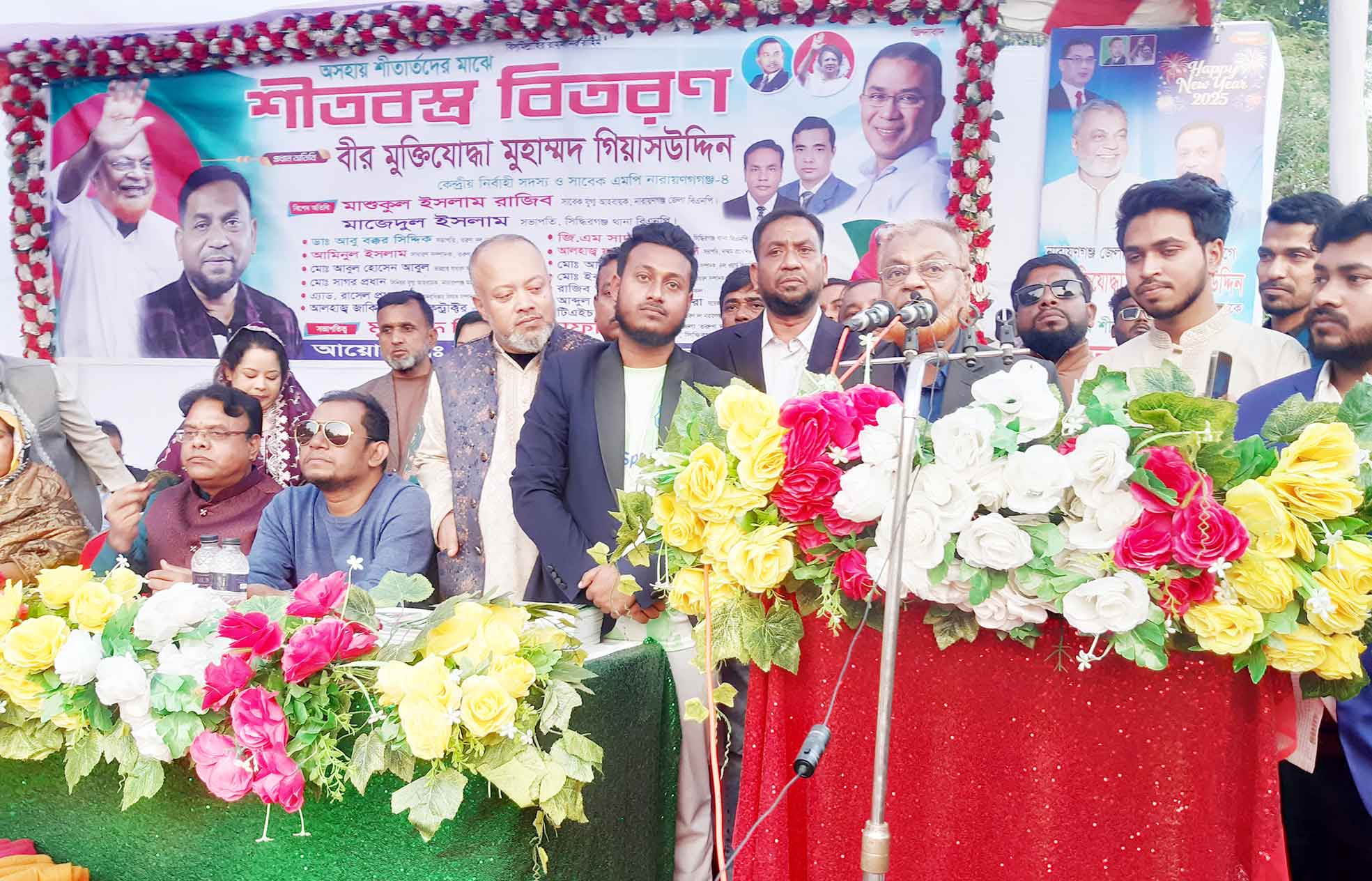 শীতার্তদের মধ্যে উষ্ণতা ছড়িয়ে দিতে শীতবস্ত্র বিতরণ