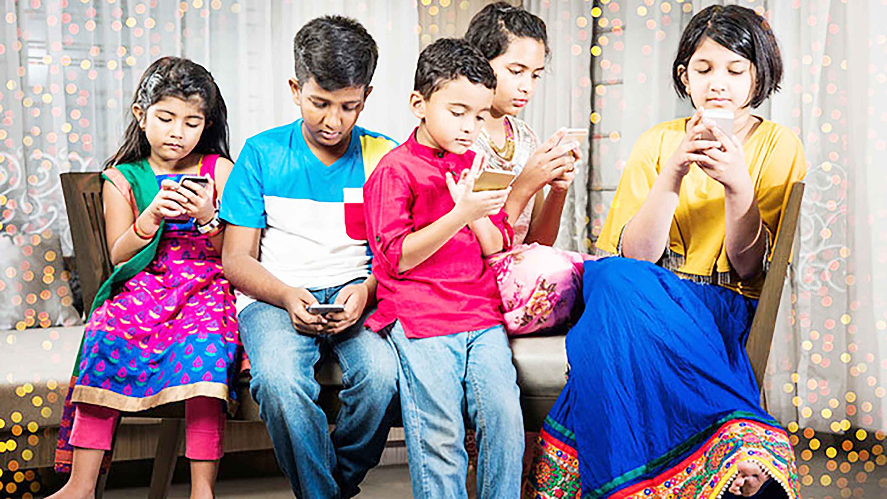শিশুদের মানসিক সুরক্ষার অন্যতম বাধা স্মার্টফোন