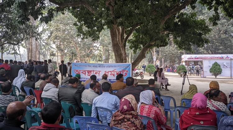 পোষ্য কোটা বাতিলের প্রতিবাদে রাবি কর্মকর্তা-কর্মচারীদের ২ ঘণ্টায় ধর্মঘট 