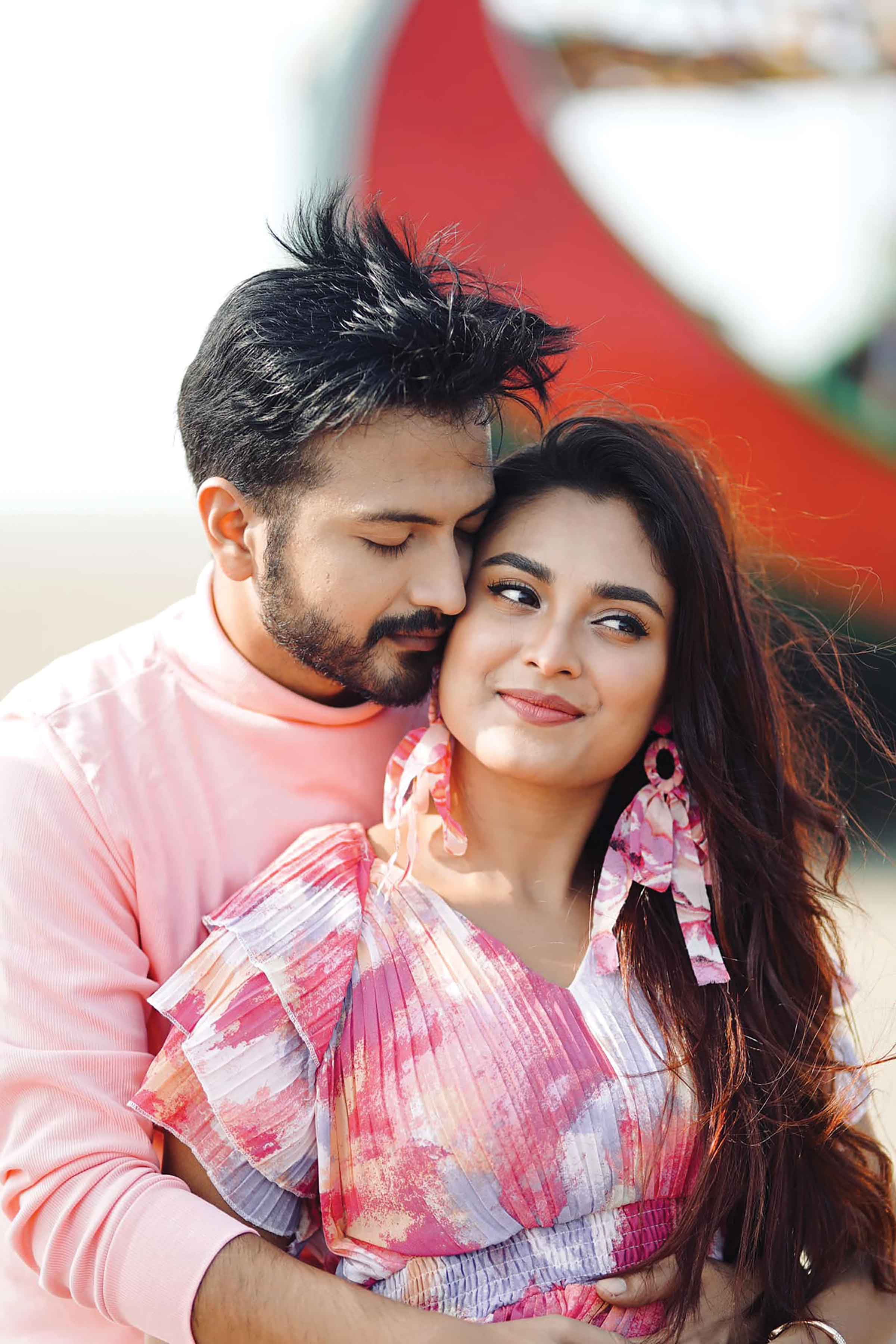 ইয়াশ-তটিনীর 'কাছাকাছি দুইজন'