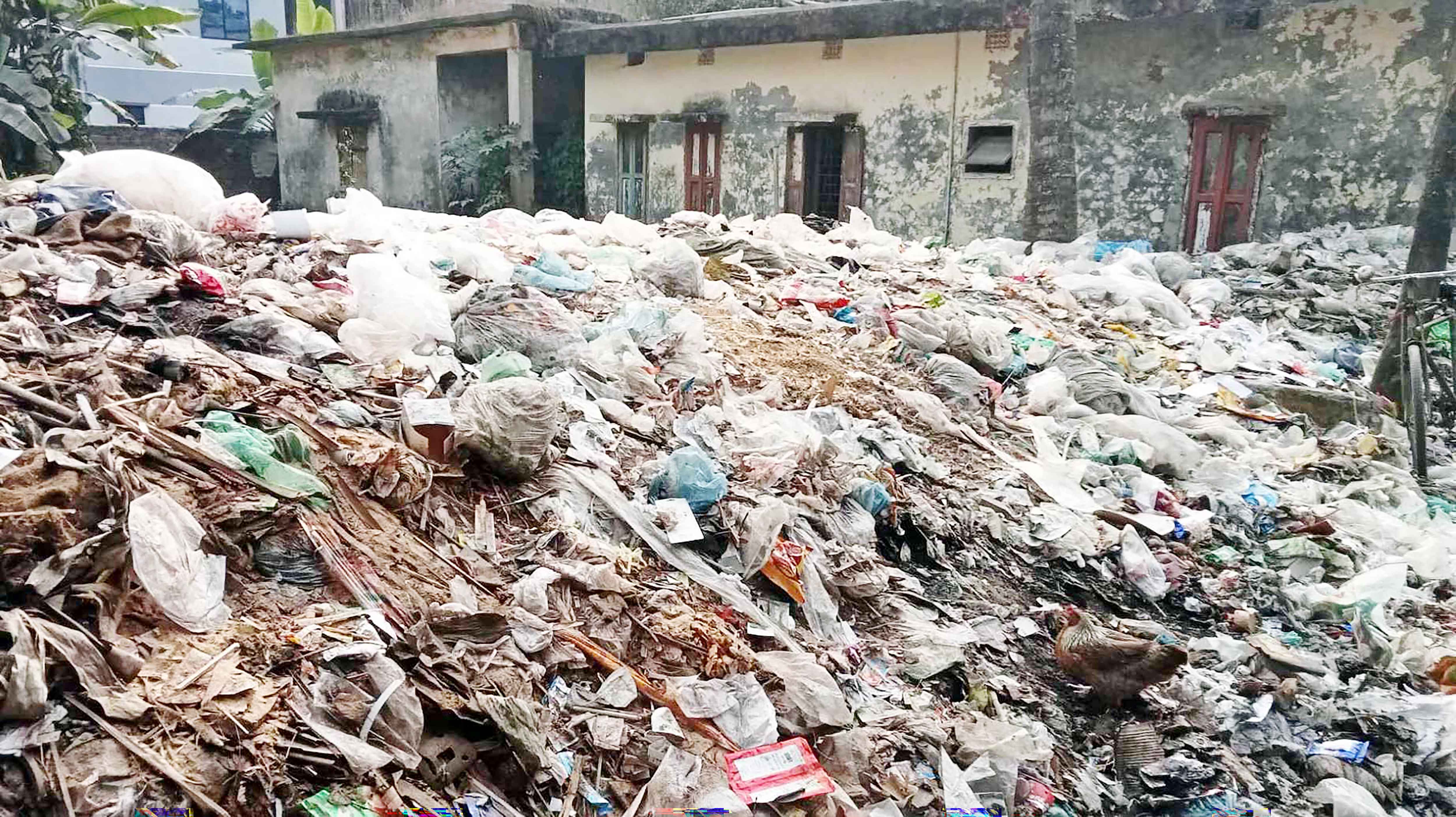কাপাসিয়ায় পলিথিন ব্যবহারের মহোৎসব