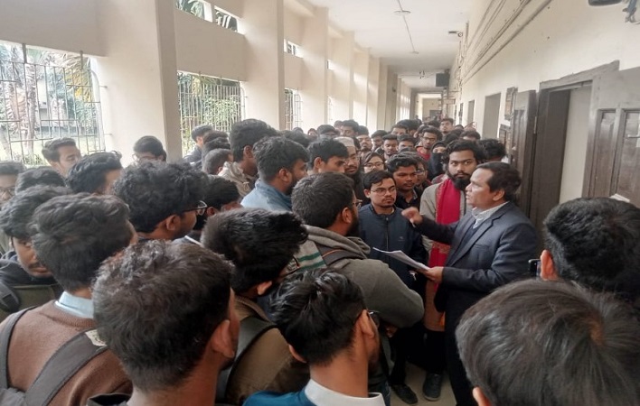 রুয়েট শিক্ষককে অবাঞ্ছিত ঘোষণা করেছে শিক্ষার্থীরা