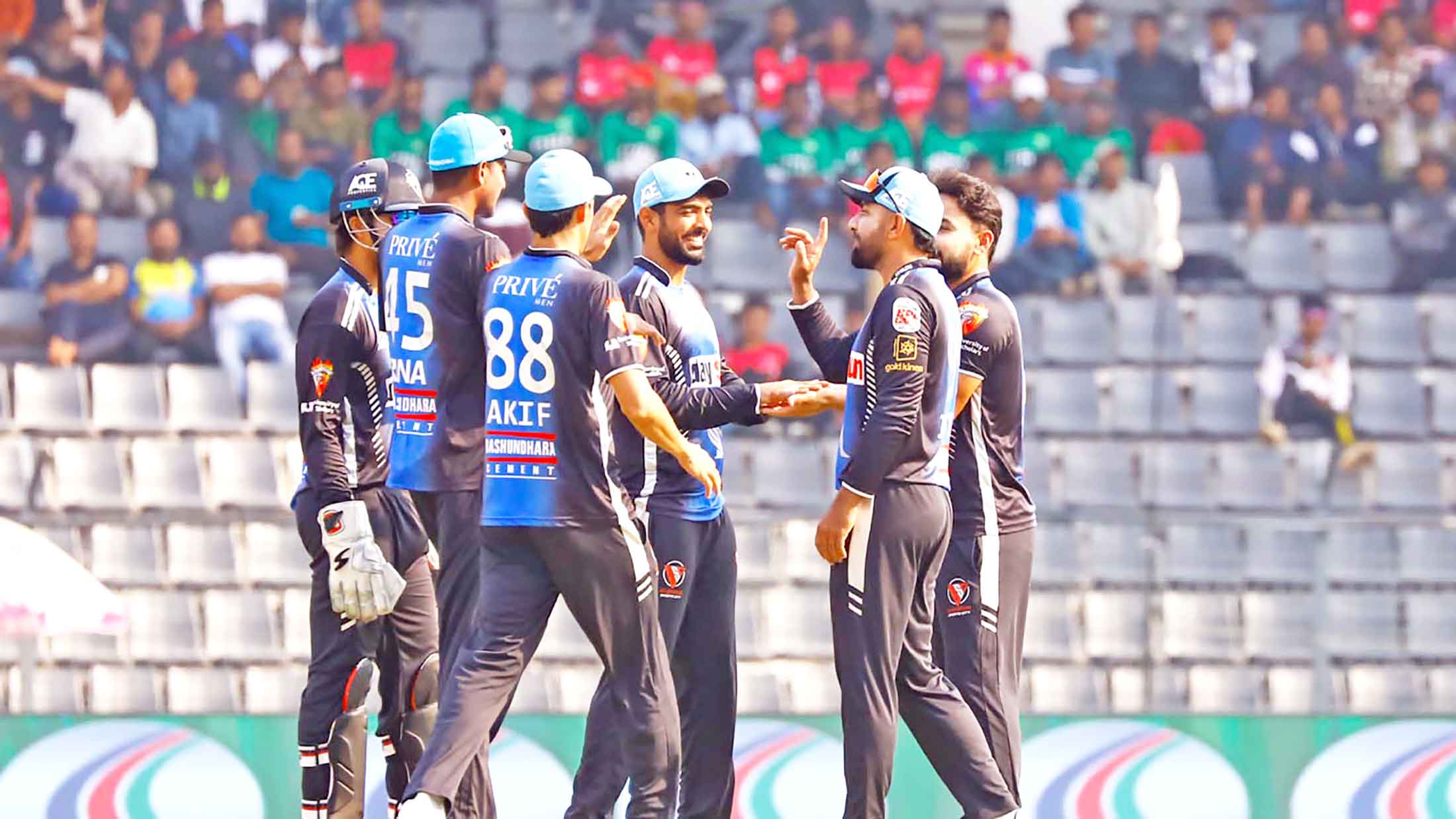 হেরেই চলেছে শাকিব খানের ঢাকা টানা পঞ্চম জয় রংপুরের