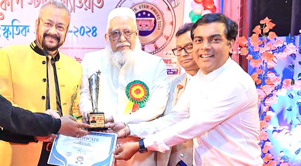 এনায়েত উলস্ন্যাহ সৈয়দের হাতে উঠল বায়োস্কোপ স্টার অ্যাওয়ার্ড