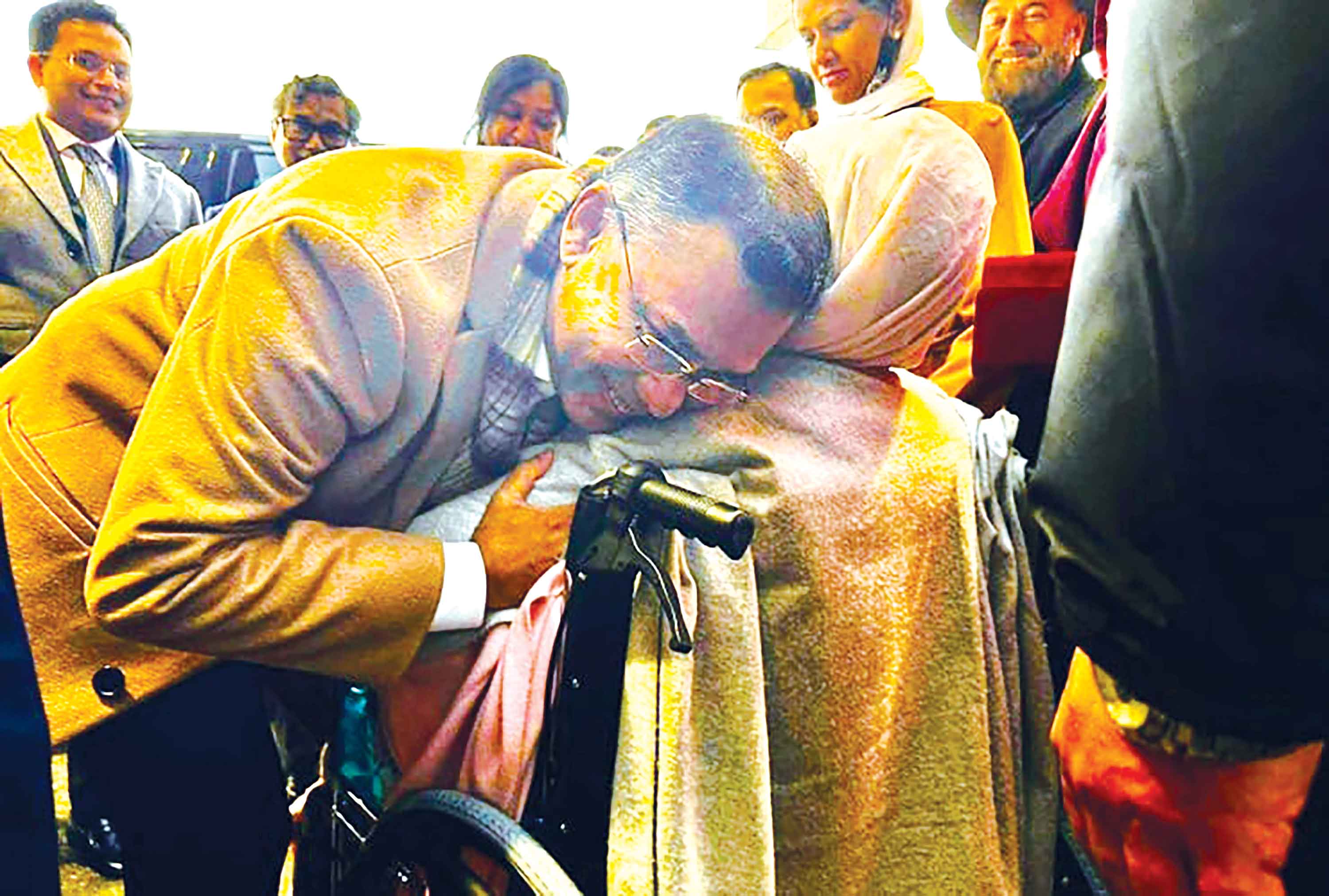 মা-ছেলের আবেগঘন মিলন