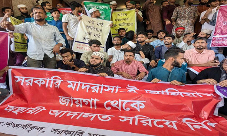 ১০ ঘণ্টা অবরোধের পর বকশীবাজার ছাড়লেন শিক্ষার্থীরা