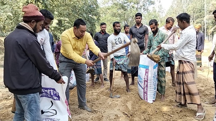 কলমাকান্দায় দের কি.মি রাস্তা ও বেড়িবাঁধ সংস্কার