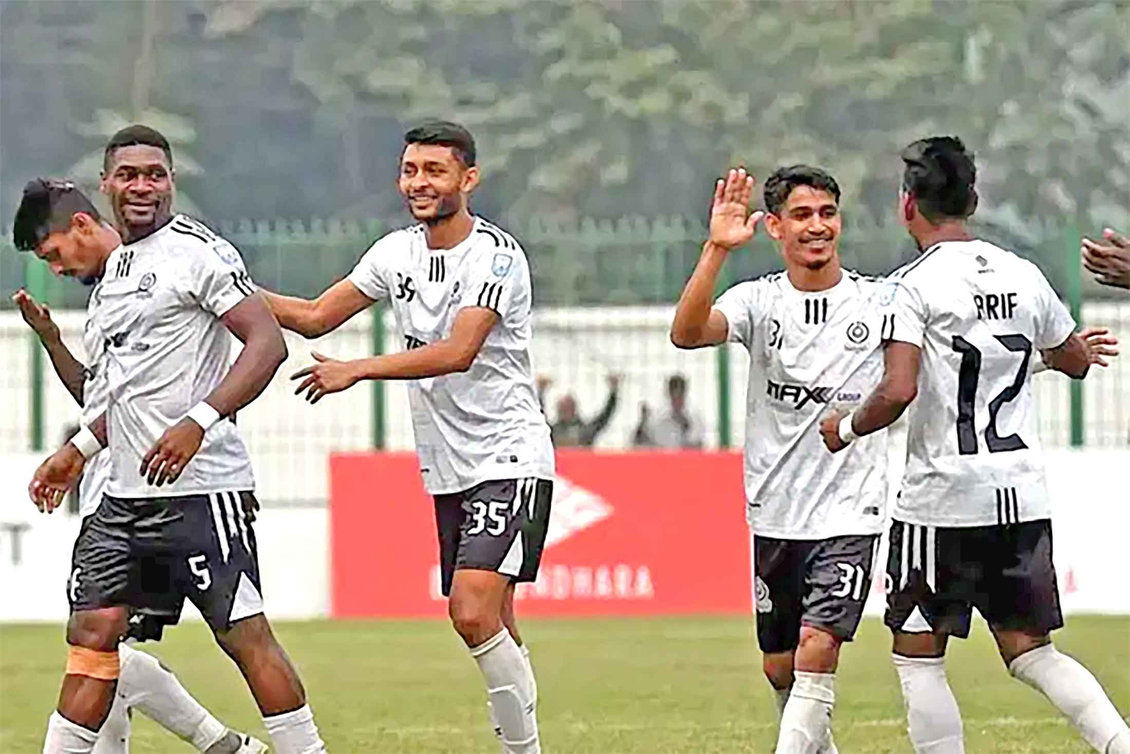রহমতগঞ্জকে হারিয়ে শীর্ষে মোহামেডান