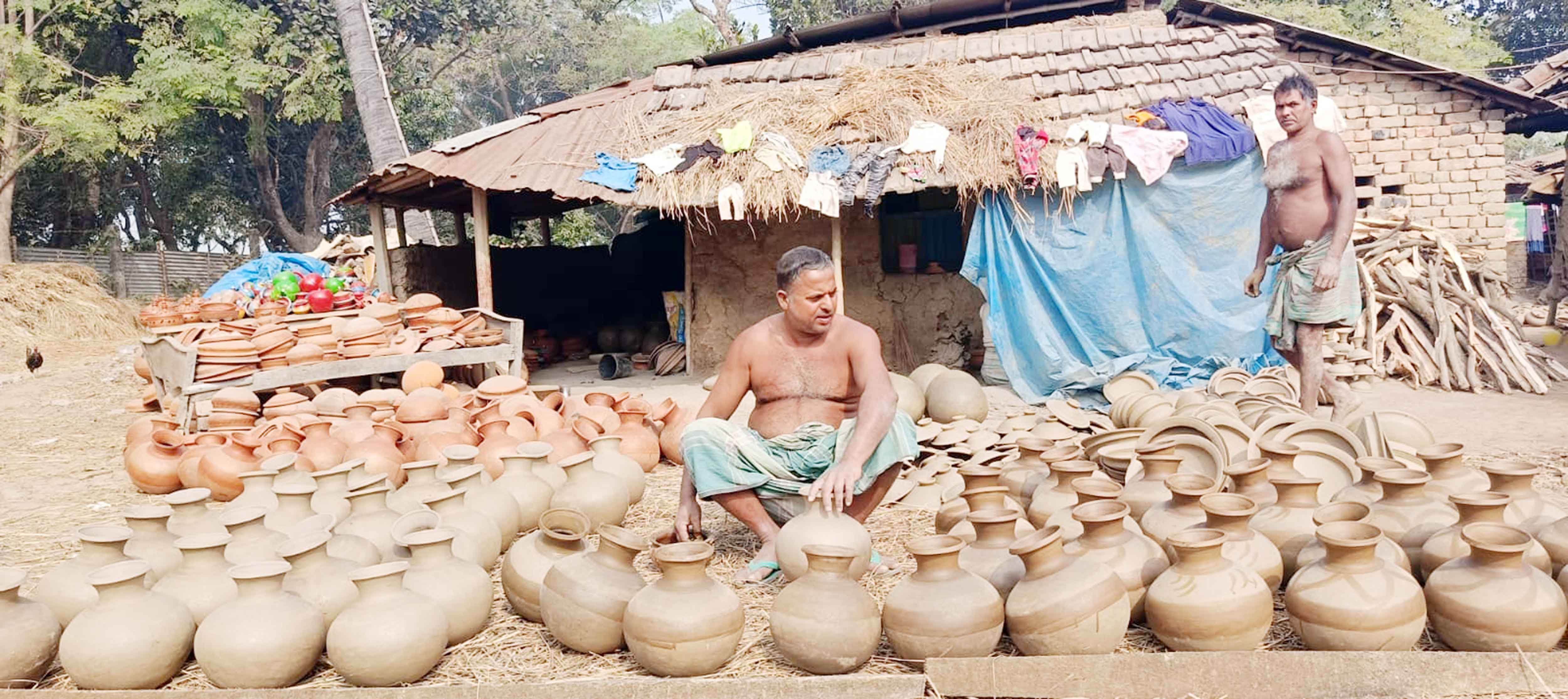 বিলুপ্তির পথে পোরশার ঐতিহ্যবাহী মৃৎশিল্প