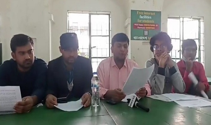 পিএসসি'র তিন বিতর্কিত সদস্যের নিয়োগ বাতিলের দাবি শিক্ষার্থীদের সংবাদ সম্মেলন 