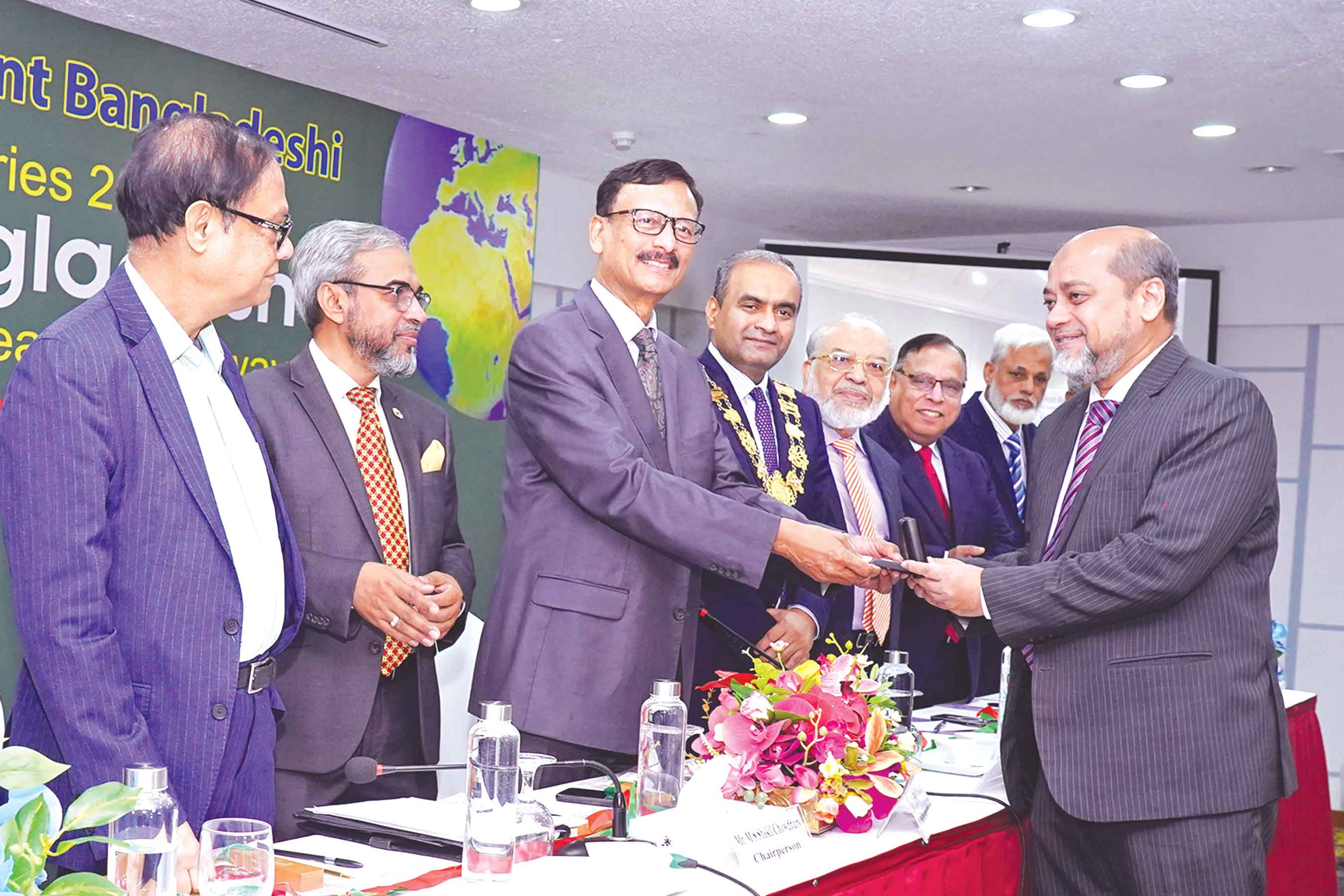 পূবালী ব্যাংকে ব্রান্ডিং অ্যাওয়ার্ড প্রদান