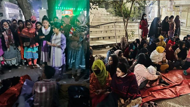 মধ্যরাতে অনশনে যোগ দিলেন জবির অর্ধশতাধিক ছাত্রী